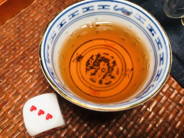 下关2005年南诏青饼普洱茶