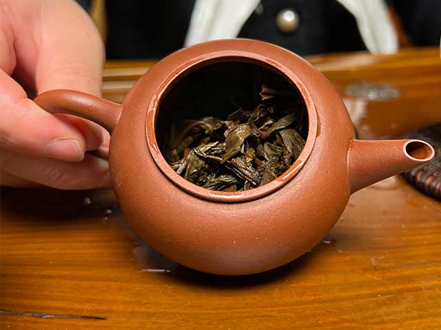 图为紫玉茶厂2006年忙肺老茶