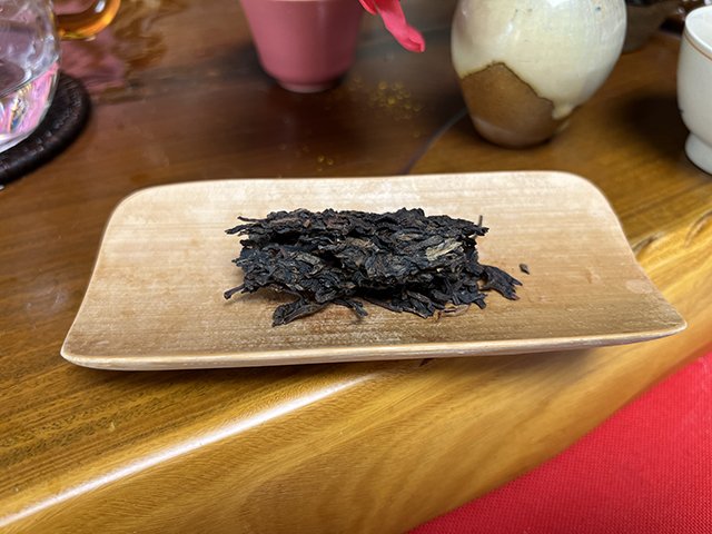 图为广州仓郎河98六山特制青饼