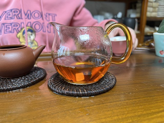 图为广州仓郎河98六山特制青饼