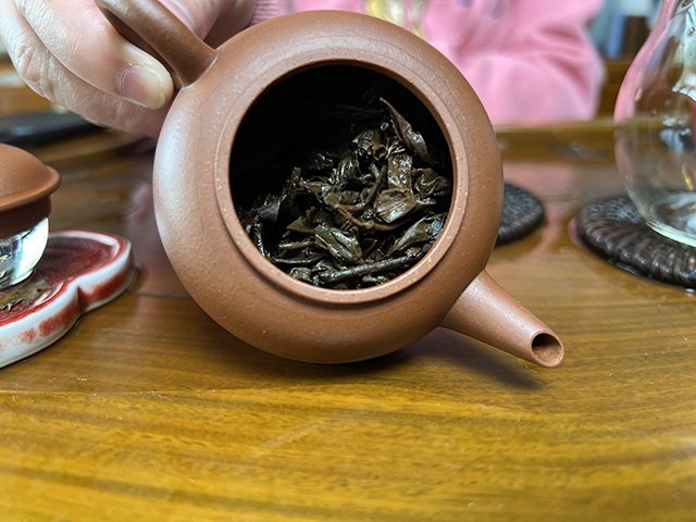 图为广州仓郎河98六山特制青饼