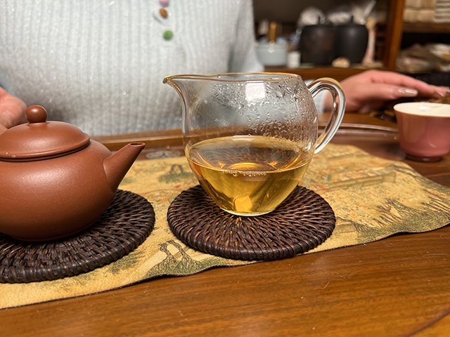 图为90年代末乙级苹果绿青饼品鉴第八道茶汤