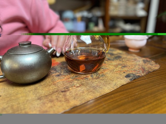 图为90年代7572黄印老熟茶