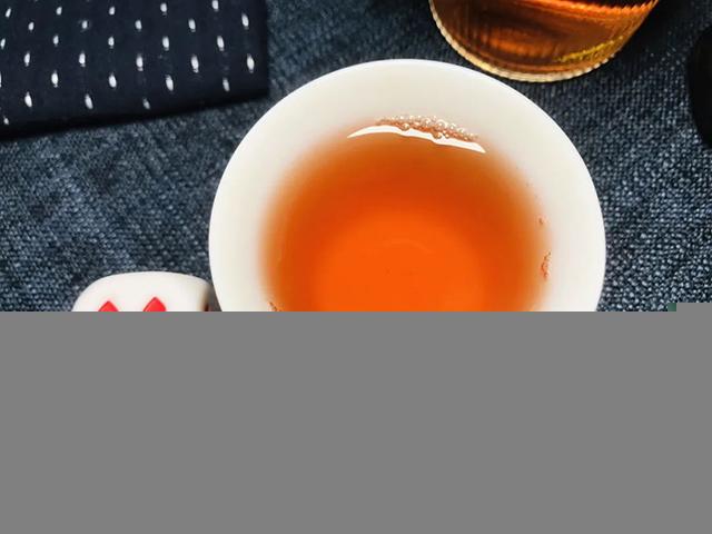 八角亭2005年乔木茶王青饼