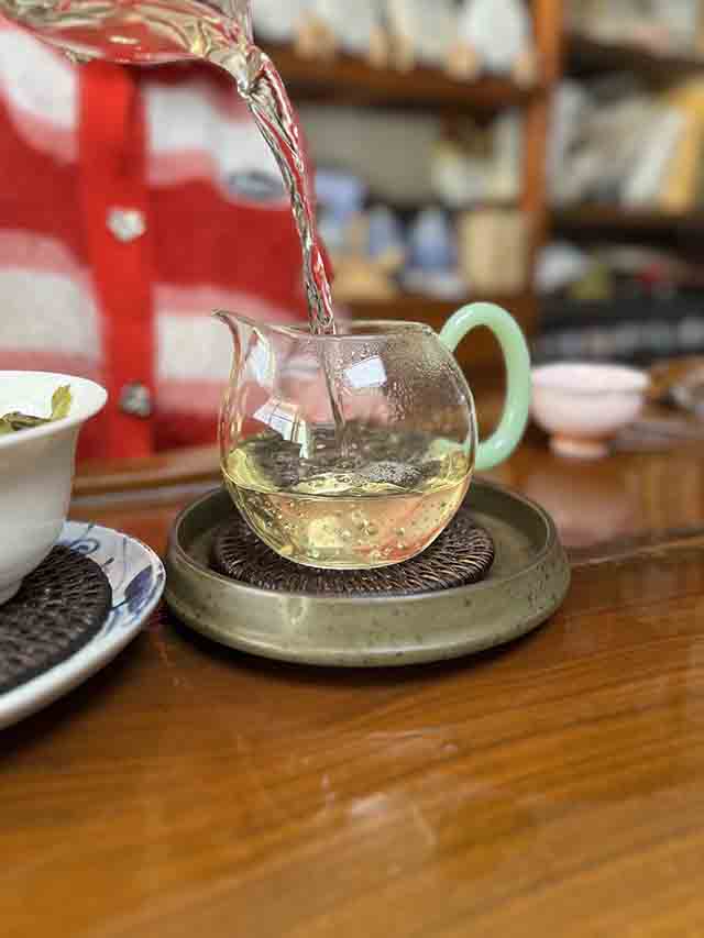 图为2025摆尾箐古树茶