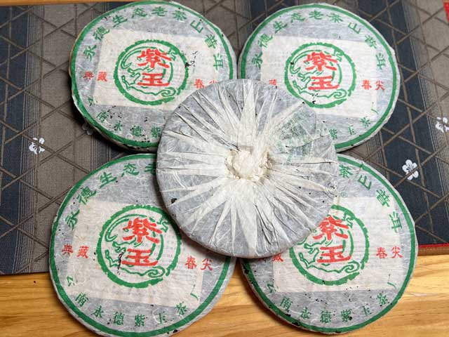 图为紫玉茶厂2005年忙肺春尖古树茶
