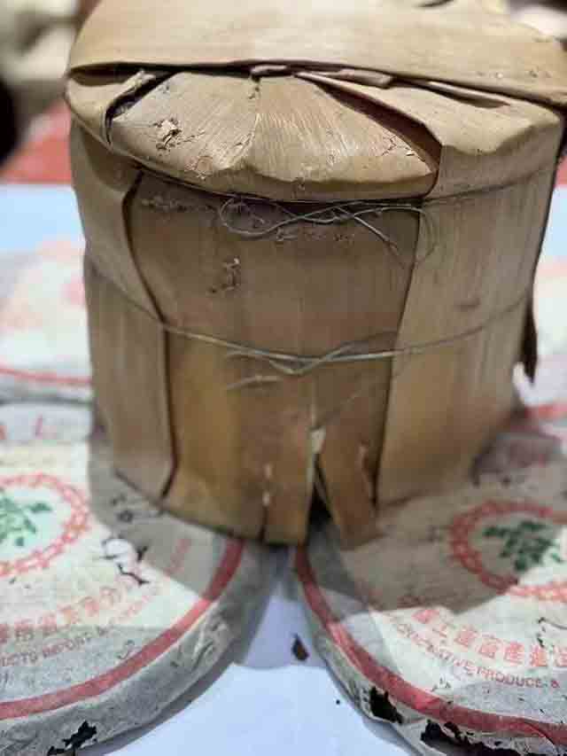 图为1999年傣文7542青饼