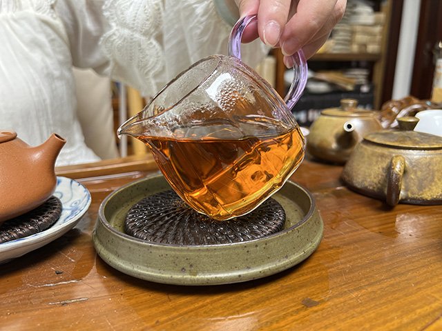 图为80年代末大红印圆茶