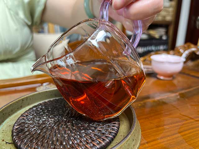 陈香、糯甜、米汤感!这款80年代鸿泰昌远年七子饼茶熟茶,喝一口就上瘾