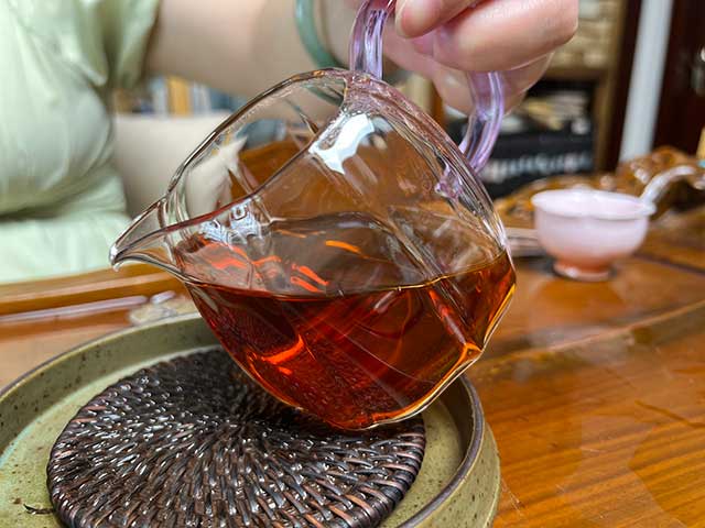 陈香、糯甜、米汤感!这款80年代鸿泰昌远年七子饼茶熟茶,喝一口就上瘾