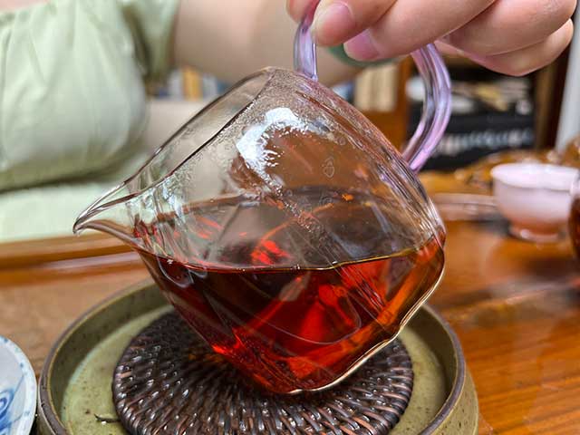 陈香、糯甜、米汤感!这款80年代鸿泰昌远年七子饼茶熟茶,喝一口就上瘾