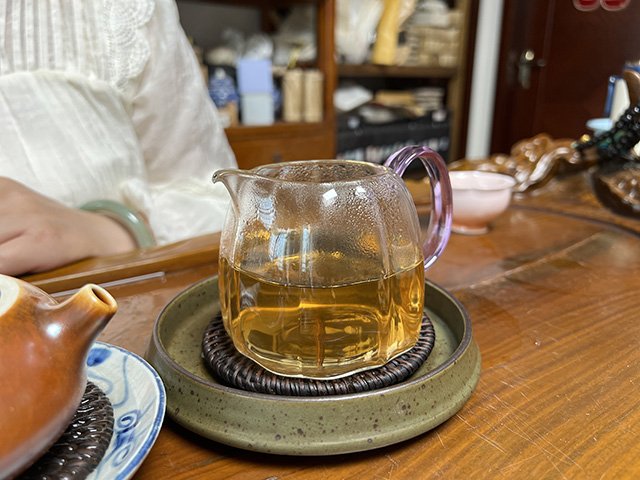 图为私藏红印2005年麻黑易武正山