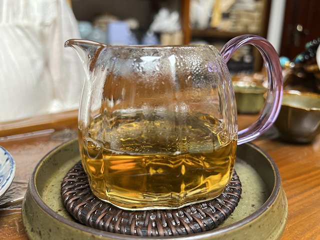 图为益木堂2018年11丈易武茶