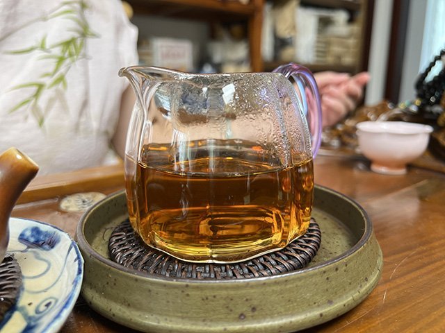 图为1986年凤庆边销砖