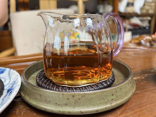 图为80年代末下关双飞红印铁饼