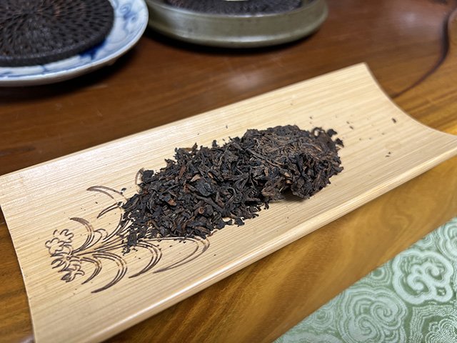 图为春城茶厂1993年春城小饼熟普