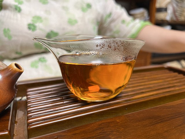 图为沙河茶厂东半山90年代老冰岛茶