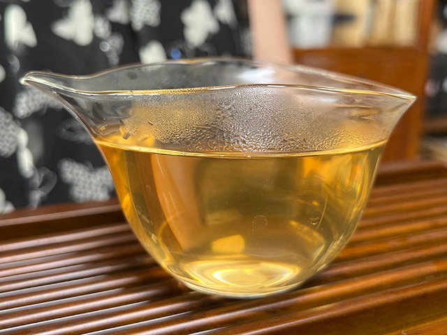 图为勐海茶厂2001年黄印