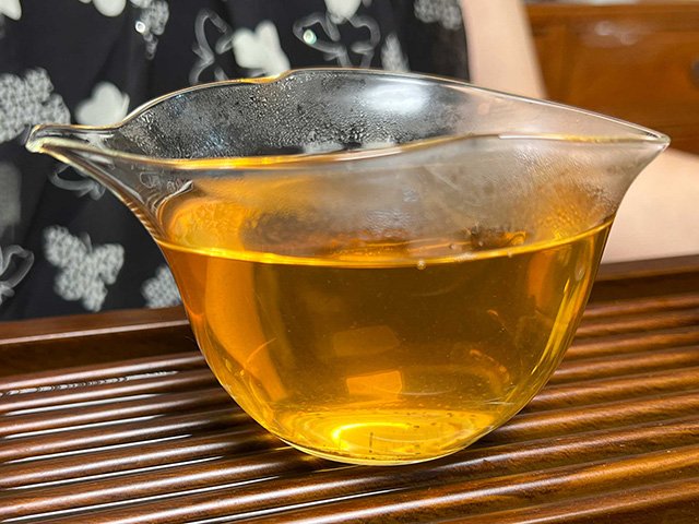 图为勐海茶厂2001年黄印