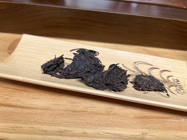 图为2001年大红印熟茶