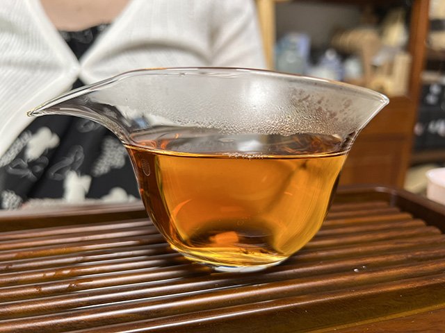 图为2001年大红印熟茶
