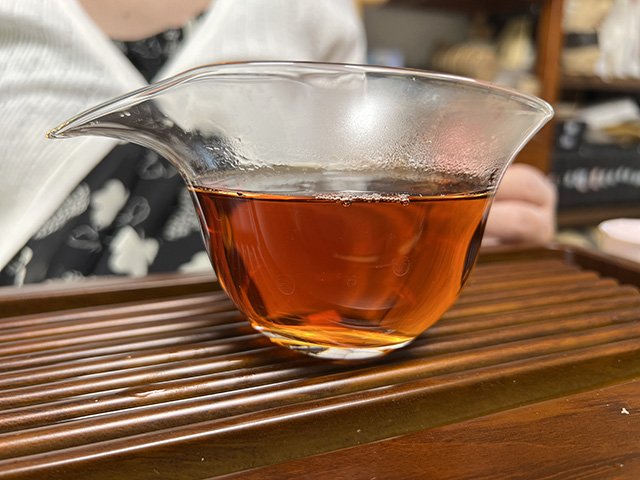 图为2001年大红印熟茶