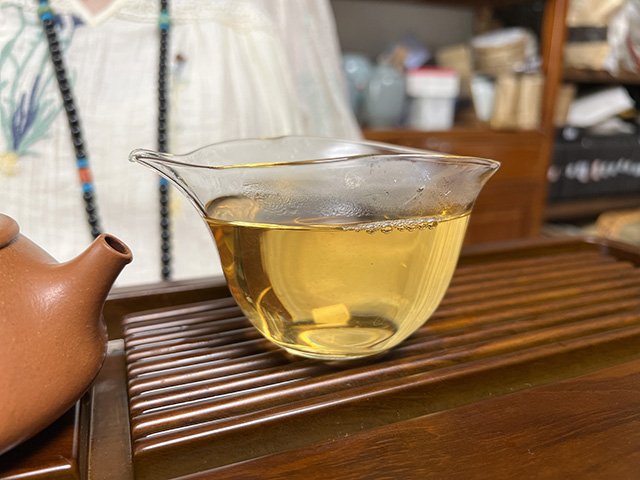 图为益木堂2018年11丈易武茶