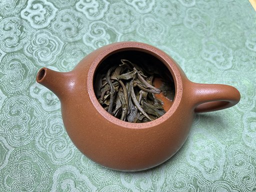图为益木堂2018年11丈易武茶