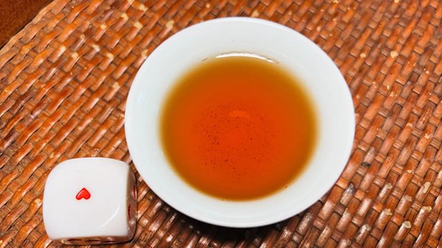 下关2012年金色印象饼茶