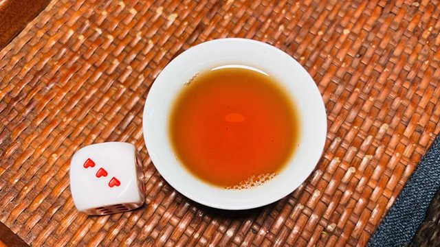 下关2012年金色印象饼茶
