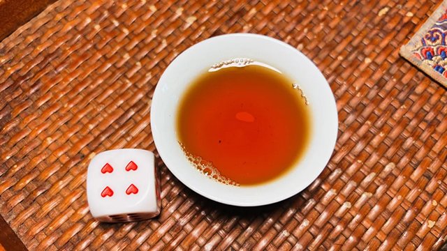 下关2012年金色印象饼茶