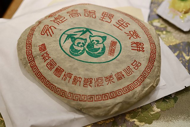 图为郎河2000年易武熊猫饼生茶