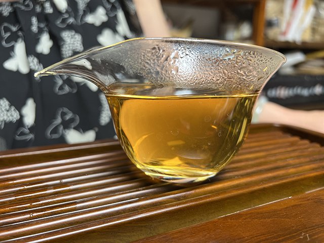 图为紫玉茶厂2006年忙肺古树茶