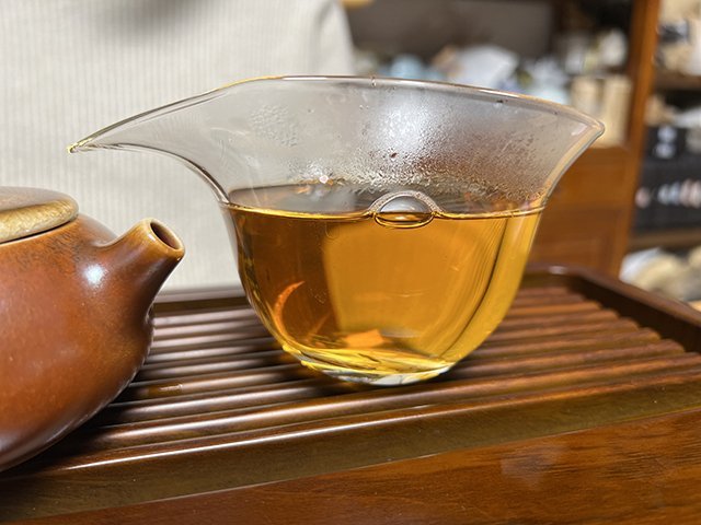 图为2007年老海塘古树普洱茶