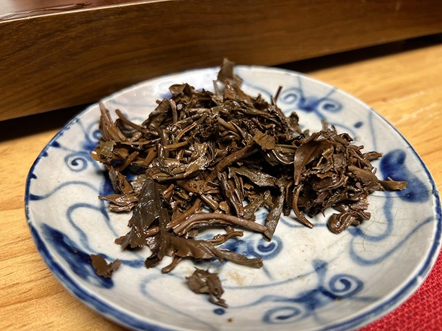 图为大益2004年402批大叶青