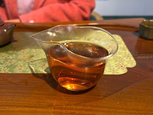图为1993年勐海茶厂水蓝印青饼