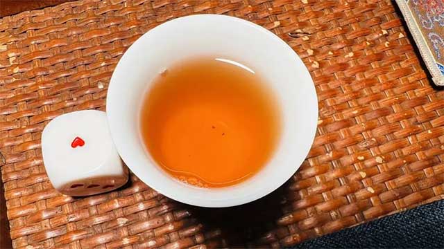 黎明八角亭2008年雅韵青饼
