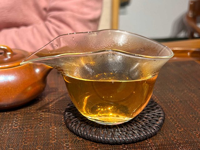 图为紫玉茶厂2006年忙肺古树茶