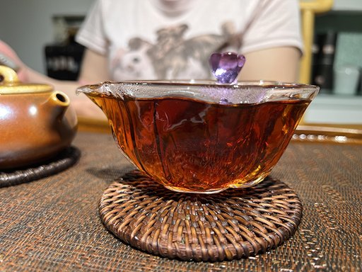 图为鸿泰昌1977年远年七子饼茶青饼