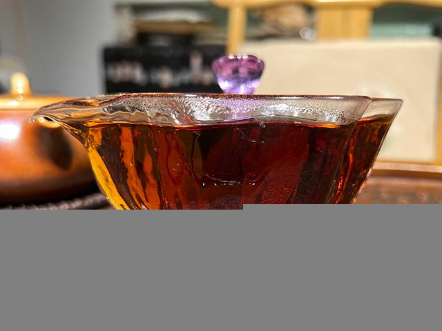 图为鸿泰昌1977年远年七子饼茶青饼