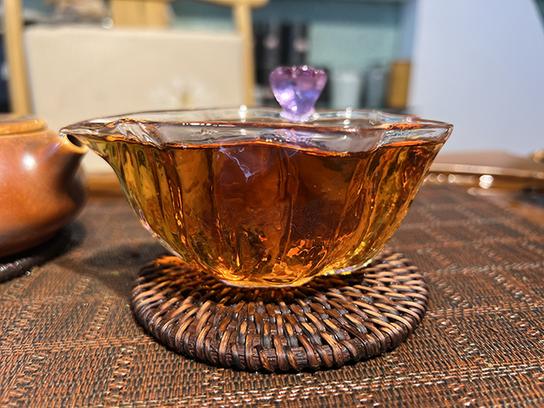 图为勐海茶厂80年代黄印青饼