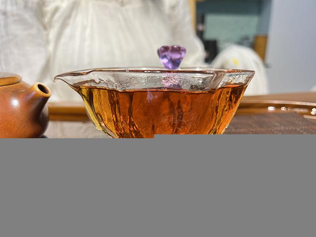 图为勐海茶厂80年代黄印青饼