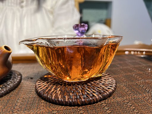 图为勐海茶厂80年代黄印青饼