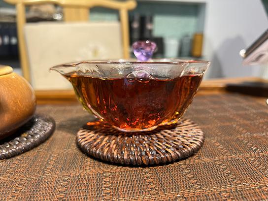 图为勐海茶厂80年代黄印青饼