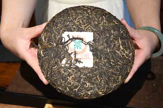 2003年八中班章青饼老茶
