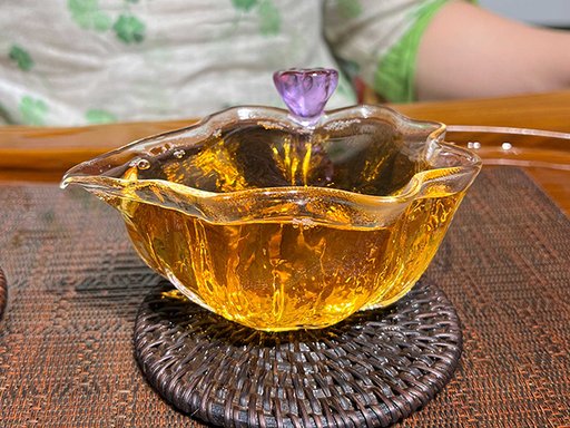 图为定制茶2003年班章青饼