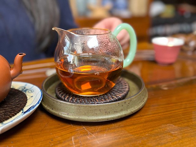 图为1986年紫天普洱茶砖300克