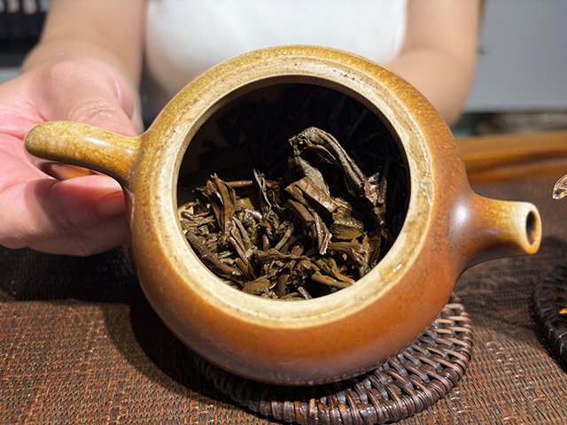 图为2002年班章青饼散块