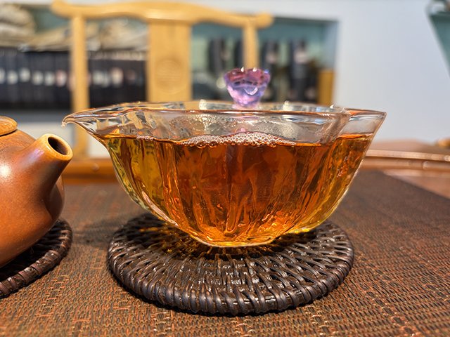 图为90年代富华定制款甲级绿印青饼
