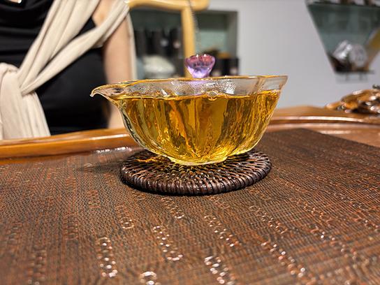勐海茶厂2000年苹果绿青饼